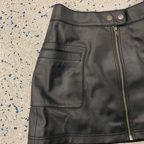 Free People Women's Faux Leather Mini Skirt Black High Rise A Line - Size 4 - Picture 10 of 10